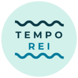 logo tempo rei 2 removebg preview